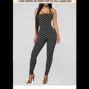 One piece black and white jumpsuit/never worn / si
